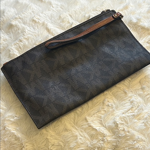 Michael Kors Fulton Monogram Clutch Wristlet - Picture 6 of 7